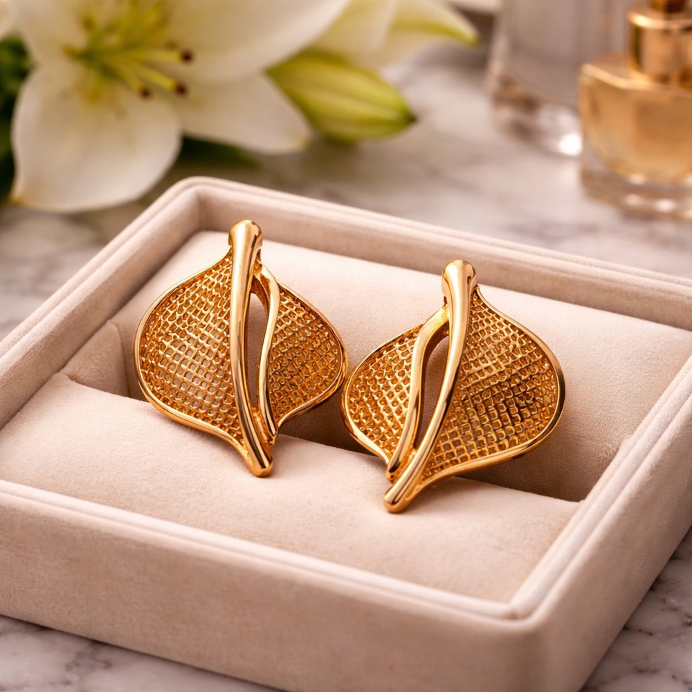 Vintage‎ Gold Tone Leaf Earrings